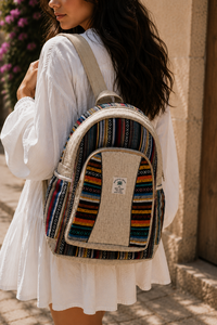 Mochila tradicional tejida con franjas étnicas multicolor, bolsillo frontal y cierre de cremallera para viajes y otras actividades. - Product Image 5