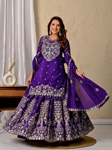 Robe de soirée indienne en mousseline de soie pour femme, entièrement cousue, avec broderies florales et sequins, coupe classique, idéale pour mariage et fête - Product Image 1