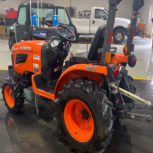 Tracteur compact Kubota B2320 haute performance pour l'entretien des jardins, le travail léger du sol et les travaux de paysagisme professionnels - Product Image 5