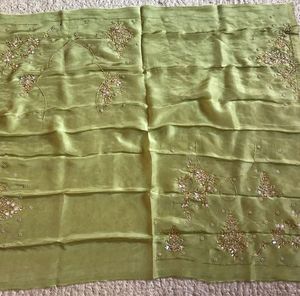 Sari en soie tissée Zari froissée avec chemisier en soie satinée – Tenue traditionnelle indienne élégante pour mariages et fêtes - Product Image 3