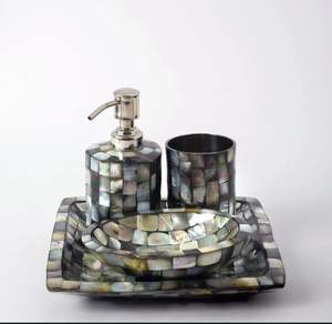 Juego de accesorios de baño tradicionales de nácar inspirado en la artesanía y el arte heredados. - Product Image 3