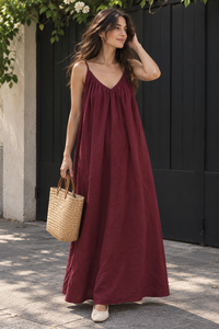 Robe longue décontractée en coton uni bordeaux à col en V et bretelles spaghetti, taille naturelle, très demandée pour les vacances, commande en gros - Product Image 2