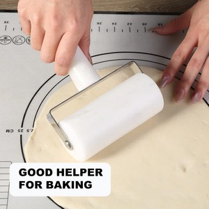 Rouleau à pâtisserie blanc de style moderne, facile à manipuler, idéal pour la préparation rapide de bases de pizzas et de tartes, fabriqué à la main en Inde - Product Image 5
