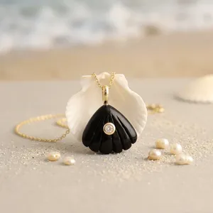 Collier pendentif en laiton plaqué or 18 carats anti-ternissement avec onyx noir et coquille de zirconium blanc pour femme, bijoux romantiques - Product Image 1