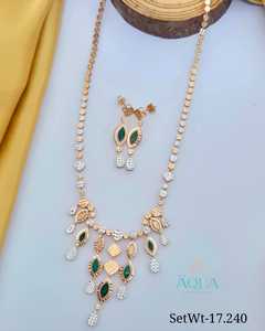 Collier Mangalsutra de luxe en or 22 carats avec pendentif floral et chaîne de perles noires, bijoux indiens pour mariage, fiançailles et fêtes pour femmes 12.310 - Product Image 2