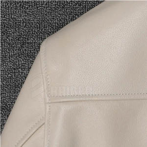 Chaqueta de cuero de inspiración clásica con corte actualizado y artesanía de calidad en venta - Product Image 5