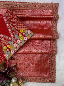 Sari de Seda Jacquard Banarasi Suave Reglance con Bordado de Lentejuelas y Dori, Borde de Encaje, Diseño Tradicional, Sin Arrugas, de Secado Rápido para Mujer - Product Image 3