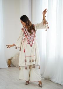 Conjunto de Cordón de Algodón Khadi Bordado para Mujer |   Ropa Étnica Festiva y Casual - Product Image 2