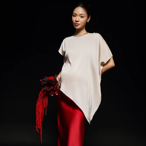 Camiseta Minimalista para Mujer, Cuello Redondo, Manga Corta, Lisa, Corte Holgado, Transpirable, Informal, para Oficina y Uso Diario, Hecha en Vietnam - Product Image 1