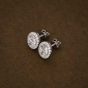Boucles d'oreilles halo de luxe en or 14 carats plaqué rhodium, diamant de laboratoire ovale 3 carats, certifié IGI, design élégant pour tous les jours et les soirées - Product Image 5