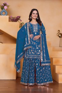 Ensemble de costume Sharara en Georgette de renard de qualité supérieure avec broderie de sequins lourds, travail sur le devant et le dos, et dupatta de créateur - Product Image 3