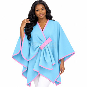 Poncho châle Cosh International Sorority Sisterhood en tricot doux, cape, pull respirant à motif patchwork - Product Image 1
