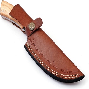 Couteau à lame fixe de chasse en acier Damas fait main sur mesure, qualité industrielle, pointe clip, manche en bois, étui en cuir - Product Image 3