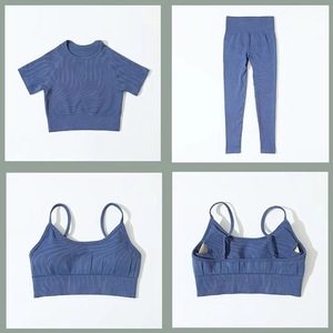 Ensemble de sport pour femme en tricot de spandex et polyester, respirant, sans couture, comprenant un crop top à col rond et un legging d'entraînement - Product Image 2