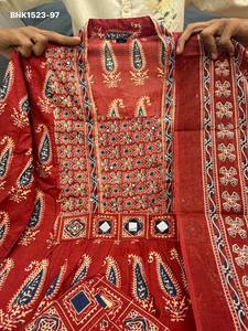 Conjunto Kurti-Plazzo-Dupatta de algodón Jaipuri 60-60 de calidad premium con estampado Bagru y trabajo de espejo en el cuello, proveedor indio. - Product Image 3