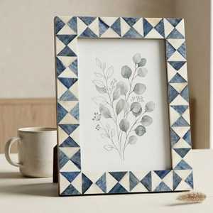 Cadre photo moderne en résine avec incrustation d'os, mosaïque colorée artisanale, dimensions personnalisables et décoration de table - Product Image 1