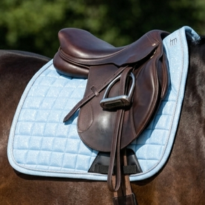 Manta de Silla de Montar Premium Azul Claro Brillante Antideslizante para Doma Clásica, Tela para Silla de Montar, Numnah, Fabricante Mayorista de Equipos Ecuestres para Doma Clásica - Product Image 6