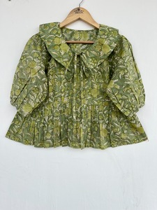 เสื้อผู้หญิงลายดอกไม้สีเขียว ผ้าฝ้าย คอปกปีเตอร์แพน ผูกโบว์ แขนสั้น เสื้อฤดูร้อน เสื้อสำหรับงานปาร์ตี้ในสวน เสื้อลำลองฤดูใบไม้ผลิ - Product Image 1