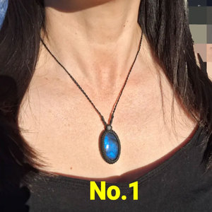 Colliers pendentifs bohèmes faits à la main, incrustation de pierre bleue naturelle, corde en chanvre noir, bijoux unisexes, cadeau, à porter tous les jours, HARI OM - Product Image 3
