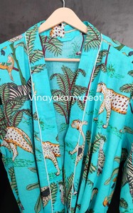 Exquisito Kimono de Algodón con Estampado Tropical para Mujer, Ligero y Elegante, con Cuello en V, Manga Larga, Cintura Alta, Tipo Bata Midi - Product Image 3