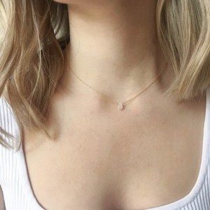 สร้อยคอจี้มูนสโตนทรงหยดน้ำ หินประจำเดือนมิถุนายน เครื่องประดับมินิมอลเรียบหรู จี้เล็กๆ สร้อยคอสง่างามสำหรับผู้หญิง ของขวัญ - Product Image 3