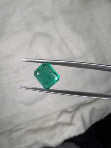 Pierre précieuse ovale taille brillant de 1,57 carat, d'origine zambienne authentique, pour bagues de fiançailles - Product Image 1