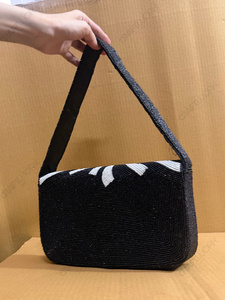 Sac fourre-tout décontracté à motif zèbre perlé pour femmes, vente en gros |   Perles de rocaille faites à la main |   Fermeture magnétique grande capacité avec doublure en satin - Product Image 4