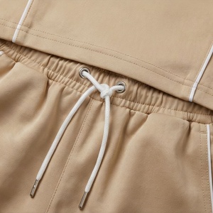 Conjunto deportivo de 2 piezas para mujer, top de manga corta de poliéster tejido con cremallera y pantalones cortos por encima de la rodilla, color beige sólido, primavera verano - Product Image 5