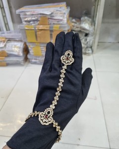 Brazalete esclavo Hathphool chapado en oro antiguo con circonita cúbica talla pera y anillo de dedo, arnés de mano tradicional para boda, para mujer, al por mayor - Product Image 4