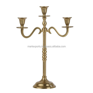 Fournisseur en vrac de bougeoirs en métal doré élégant pour la décoration de table à la maison; pour Noël, y compris les lanternes et les bocaux à bougies - Product Image 3