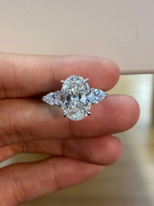 Anillo de Compromiso con Diamante Ovalado de 4.80CT Cultivado en Laboratorio, Certificado por IGI, con Piedras Laterales en Forma de Pera, Anillo de Boda de Lujo, Regalo de Joyería para Mujer - Product Image 5