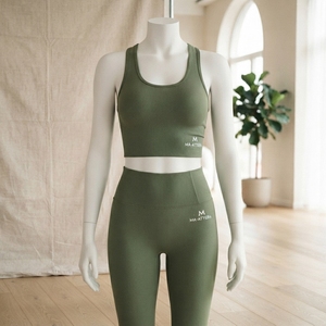 Conjunto de yoga naranja para mujer, ropa deportiva sin costuras, top corto tipo sujetador deportivo, leggings de cintura alta, conjunto para gimnasio, fitness, pilates y ejercicio. - Product Image 2