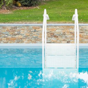 Échelle de piscine en PE blanc 85x68x198cm, design escalier - Product Image 2