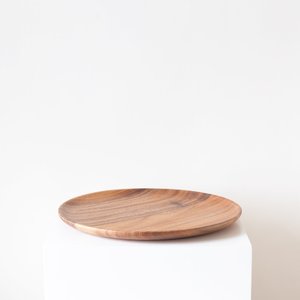 Plateau rond classique en bois d'acacia massif, résistant au lave-vaisselle, fait main, pour la présentation des aliments, idéal pour les entreprises, la maison, la table et les restaurants. - Product Image 4