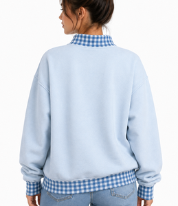 Sudadera personalizada para mujer con cuello simulado, mangas con patchwork de guinga, apliques de letras y hombros caídos de corte oversize - Product Image 2