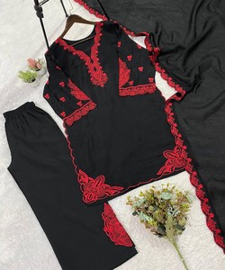 ชุดปักลายมูล ชานเดรี แบรนด์ริชลุค พร้อมกางเกงปาลาซโซ่และผ้าคลุมไหล่ สำหรับงานเทศกาล ราคาขายส่ง เสื้อผ้าชาติพันธุ์ สีดำ - Product Image 5