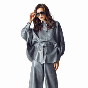 Chemisier pour femme en similicuir à col mandarin, boutonné sur le devant, à manches longues, avec ceinture à la taille, style minimaliste, débardeur - Product Image 4