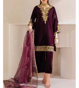 Salwar Kameez en velours bordeaux brodé pour femmes, avec travail doré, longueur cheville, tenue traditionnelle indienne pakistanaise pour mariage - Product Image 2