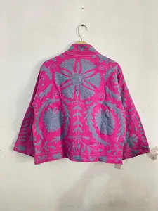 Chaqueta de algodón rosa fuerte para mujer, bordada con motivos Suzani, estilo bohemio, floral, hecha a mano, con cuello alto, prenda exterior étnica corta. - Product Image 5