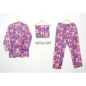 ชุดนอนผู้หญิงลายดอกไม้ 2 ชิ้น สีม่วง น่ารัก พิมพ์ลายโบว์ แขนยาว ติดกระดุม ผ้าฝ้าย 100% พร้อมถุงผ้าฝ้าย - Product Image 3