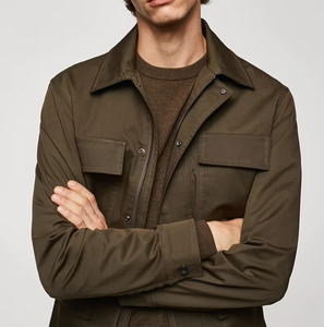 เสื้อแจ็คเก็ตผู้ชายผ้าฝ้ายหลายกระเป๋า สไตล์ซาฟารี สำหรับกิจกรรมกลางแจ้ง ติดกระดุม แขนยาว ลำลอง ใส่ทำงานได้ รับผลิตแบบ OEM ODM ขายส่งจำนวนมาก - Product Image 5