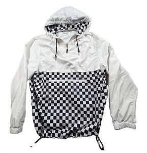 เสื้อแจ็คเก็ตฮู้ดกันลมลายตารางขาวดำแบบ Anorak  รับผลิตตามแบบ OEM พร้อมปักโลโก้  ตกแต่งสีสันแบบ Color Block  ผ้ากันน้ำ เหมาะสำหรับออกกำลังกายและเล่นกีฬา - Product Image 1