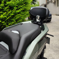 Appui-dos passager Zontes 368G à installation non destructive, support lombaire arrière pour scooter, position des trous d'origine