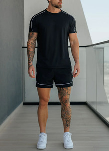 Ensemble t-shirt et short homme noir personnalisé avec logo OEM, passepoil contrasté, tissu respirant, 2 pièces, ensemble été pour homme - Product Image 4