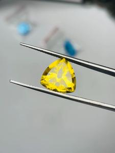 Paire de citrines naturelles de qualité AAA, taille trillion, 11,92 carats, couleur jaune doré vif assortie, lustre excellent, qualité bijoux IGI - Product Image 3