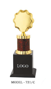 Trophée modèle 731 A B C en métal gravé, prix sportif plaqué or sur colonne rouge, base en bois durable, logo personnalisable - Product Image 6