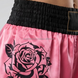 Shorts de Muay Thai pour femmes avec imprimé rose personnalisé, short de kickboxing en satin rose, vente en gros, logo personnalisé, shorts de combat MMA floraux - Product Image 5