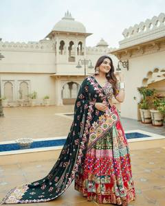 Conjunto de Lehenga Bordado con Bloques de Color, Lehenga Choli con Estampado de Bloques y Dupatta, Traje Tradicional Indio para Bodas - Product Image 4