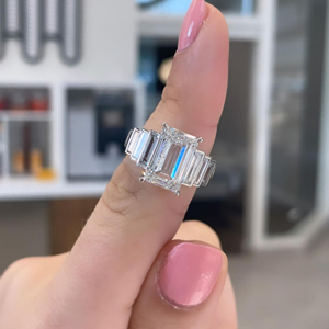 Anillo de Compromiso y Boda con Diamante Cultivado en Laboratorio, Corte Esmeralda, 5.80 Quilates, Oro Blanco de 14k, Certificado IGI, Joyería de Lujo para Regalo - Product Image 5