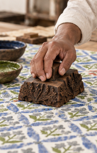 Marco de Fotos Ecológico de Madera Hecho a Mano con Estampado Artesanal Ridhi - Azul Acero Claro - Marco de Sobremesa o Pared con Carga Superior - Product Image 4
